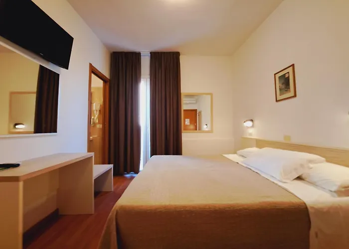 Hotel Butterfly&younique