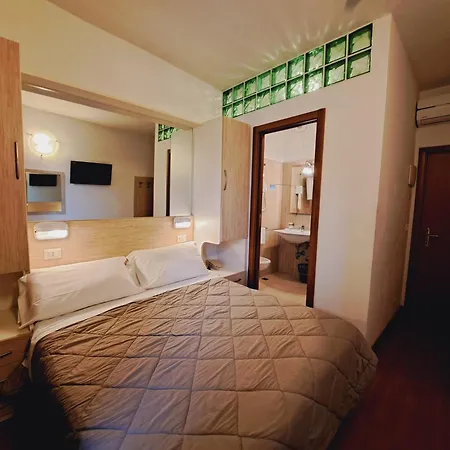 ホテル Butterfly & Younique 3*