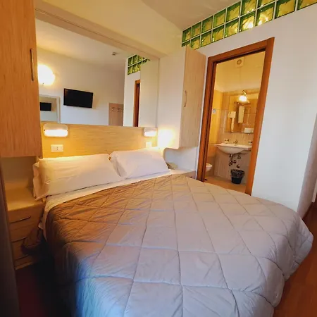 Butterfly & Younique リミニ