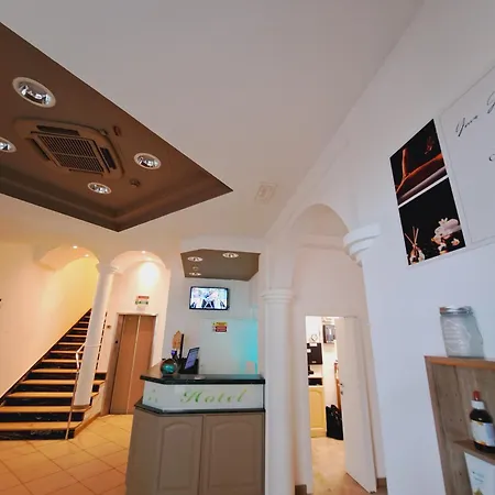 ホテル Butterfly & Younique 3*