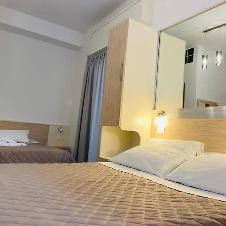 Butterfly & Younique ホテル リミニ