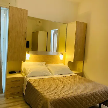 ホテル Butterfly & Younique 3*