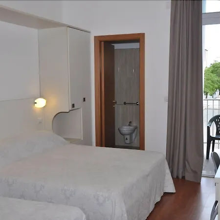 Butterfly & Younique ホテル リミニ