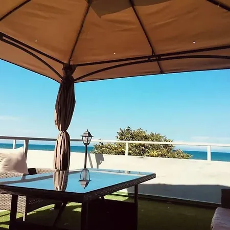 Butterfly & Younique ホテル 3*