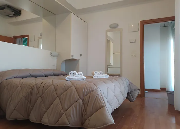 Hotell Butterfly & Younique 3*