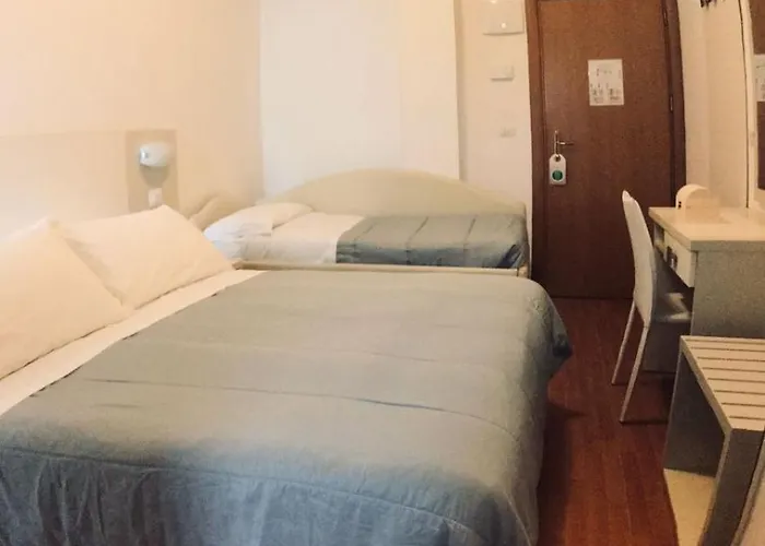 Hotel Butterfly & Younique