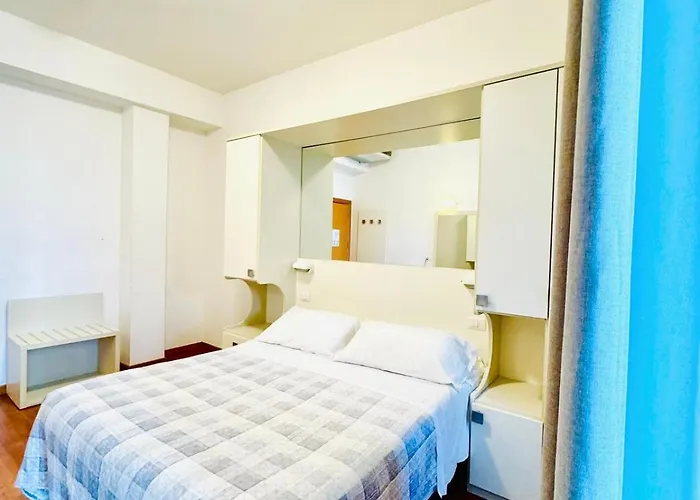 Hotel Butterfly & Younique 3*