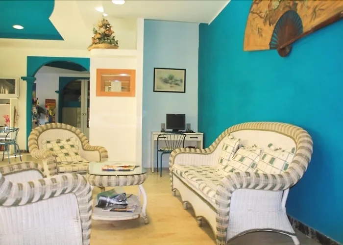 Hotel Butterfly & Younique