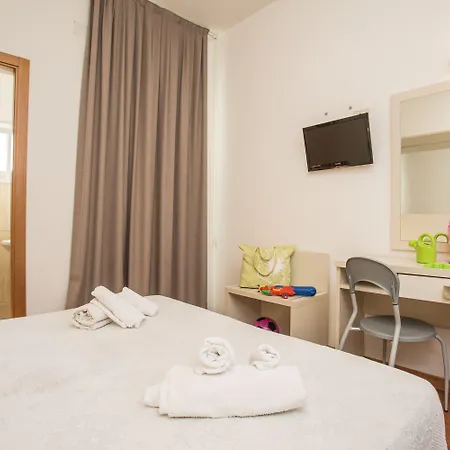 Ξενοδοχείο Butterfly & Younique 3*