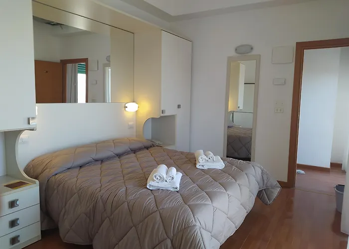 Butterfly & Younique מלון