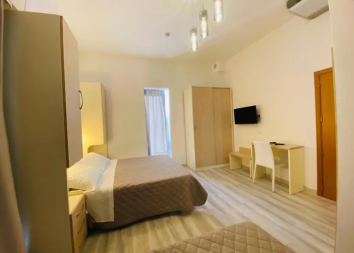 Butterfly & Younique מלון