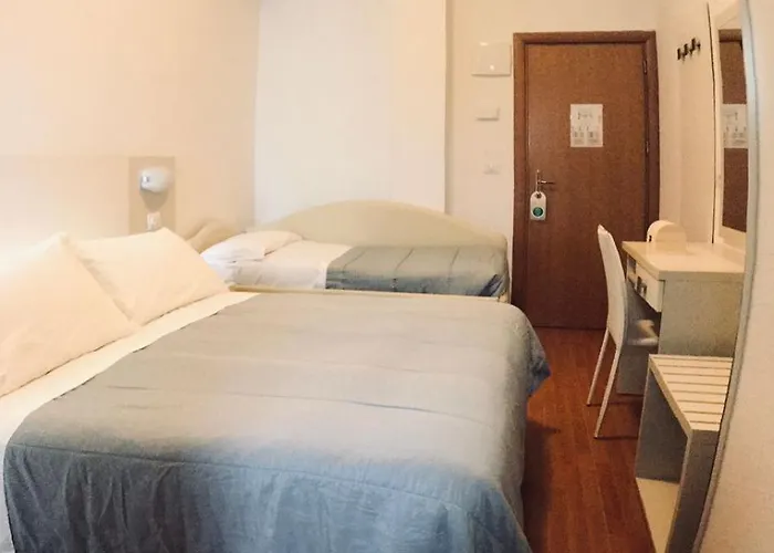 Butterfly & Younique מלון 3*