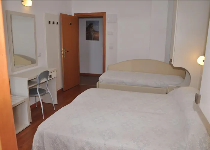 Butterfly & Younique 3* רימיני