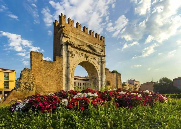 Butterfly & Younique 3* רימיני